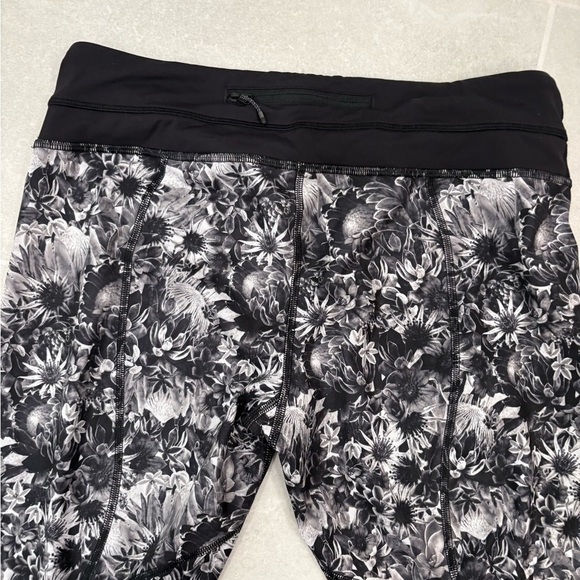 Lululemon Run Inspire Crop II in Flowabunga Black Angel Wing Size 10 - Picture 9 of 12